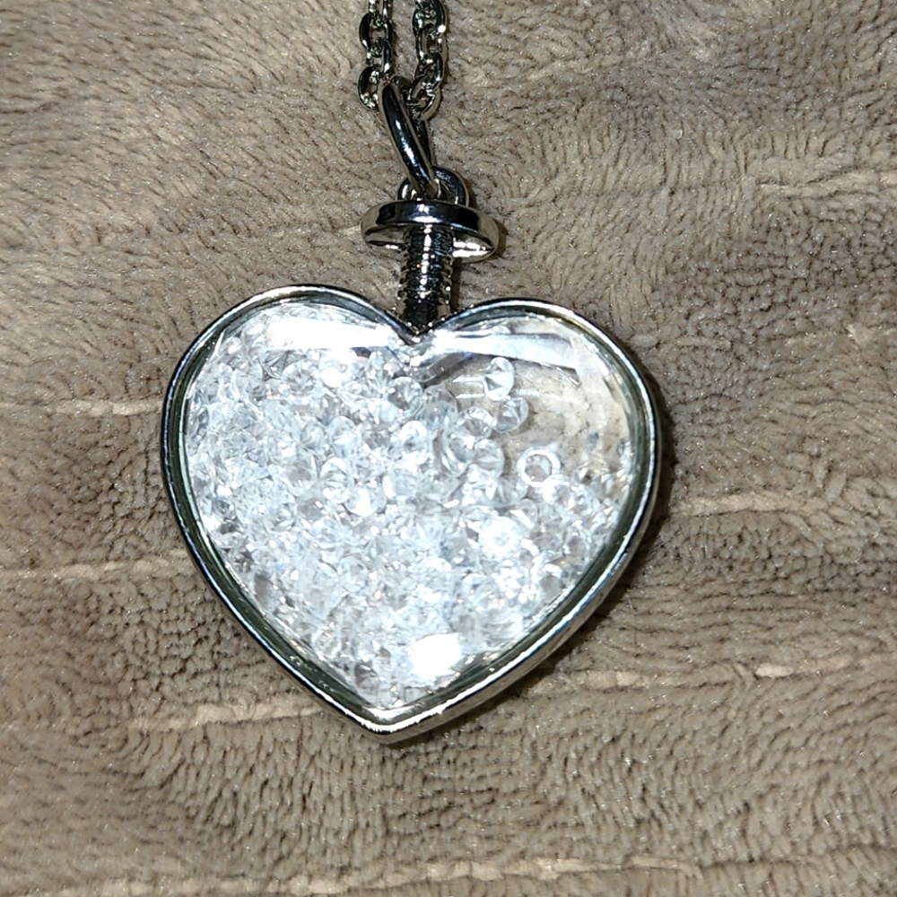 Christopher & Banks heart necklace